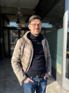 Ragazzo laureato, insegnante  - Club di Più