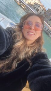 Donna sensuale e femminile, imprenditrice, curata - Club di Più