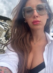 Donna sensuale e femminile, imprenditrice, curata - Club di Più