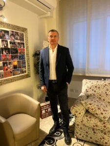 Uomo benestante, ama i viaggi  - Club di Più