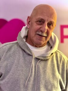 Uomo vedovo, ama leggere e scrivere - Club di Più