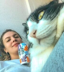 Ragazza simpatica - Club di Più