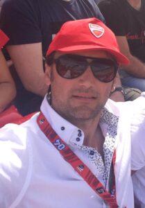 Uomo, libero professionista affermato - Club di Più