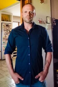 ragazzo intelligente e gratificato  - Club di Più