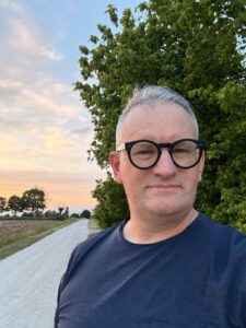 uomo riflessivo  - Club di Più