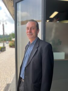 Uomo single - Incontra Denis - Sportivo - Club di Più