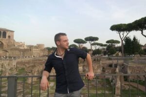 Uomo simpatico, protettivo  - Club di Più