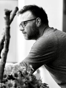 Uomo simpatico, protettivo  - Club di Più