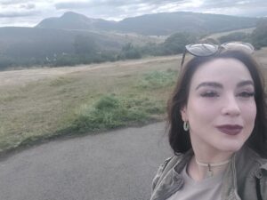 Donna single - Incontra Emina  - Leale - Club di Più 