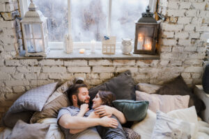 Differenza tra essere innamorati e amare: un viaggio nel cuore dei sentimenti