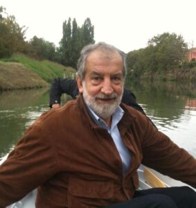 Fotis  , agiato economicamente, ex ministro, Padova - Club di Più