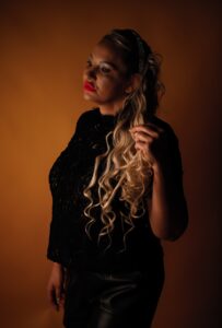 Donna cerca uomo - Incontra Elena - Elegante - Club di Più