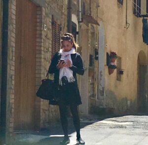 Donna nubile, senza figli, sola, Club di Più