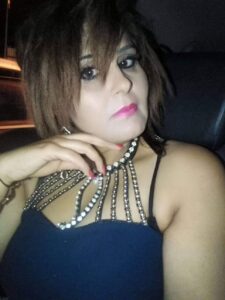 Donna curata, a modo, Club di Più