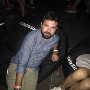 Uomo deciso, ottimista, spontaneo, Club di Più