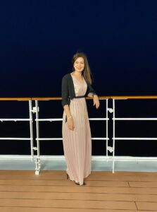 Donna sorridente, solare, Club di Più