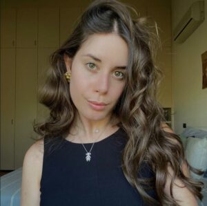  Ragazza semplice con il cuore libero, Club di Più