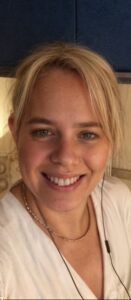 Donna di bella presenza, Beatrice, Club di Più