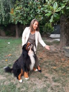 Donna carismatica, sorridente, Club di Più