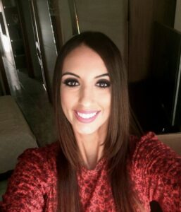 Donna motivata, cerca amicizia, Club di Più