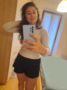 Ragazza sincera, leale, Club di Più