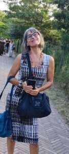 Donna interessante, Club di Più