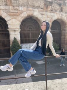 Ragazza sincera e determinata, Club di Più