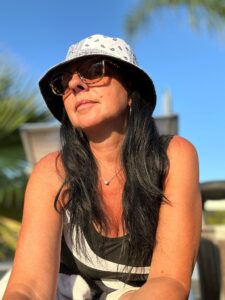 Donna sola, single, Club di Più