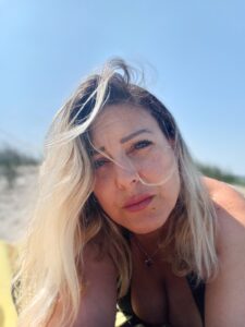 Donna onesta, diretta, concreta, Club di Più