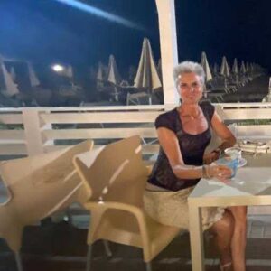 Donna sportiva, dinamica, Club di Più