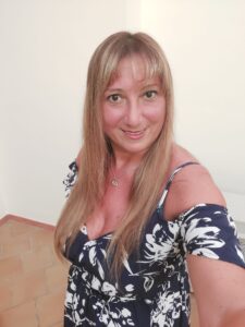 Donna sola, sensibile, Club di Più