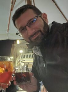 Uomo dall'aspetto curato, Nicola, Club di Più