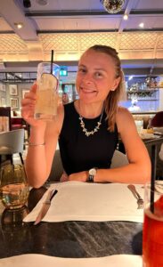 Donna di bella presenza, Club di Più