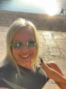 Donna di bella presenza, Beatrice, Club di Più