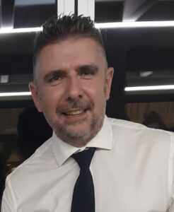 Uomo forte, riservato, riflessivo, Club di Più