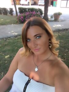 Ragazza, tranquilla, alta, bella e curata - Club di Più