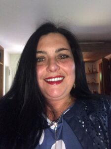 Donna giovanile, single, Club di Più