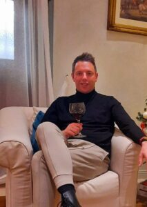 Uomo single, imprenditore, Club di Più