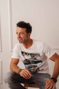 Uomo single, sportivo, dinamico, Club di Più