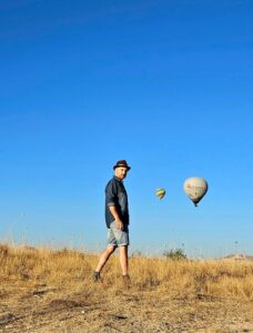 Uomo single, socievole, estroverso, Club di Più