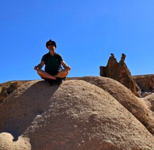 Uomo single, socievole, estroverso, Club di Più