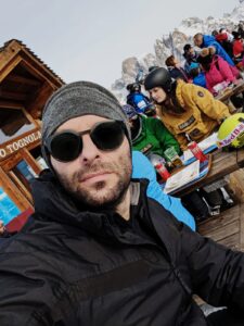 Uomo single, dinamico, attivo, Club di Più