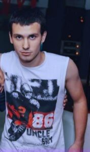 Giovane ragazzo single, dolce, Club di Più