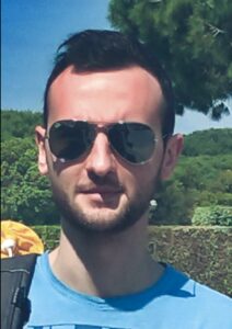 Ragazzo laureato, bello, simpatico, Club di Più