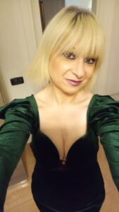 Donna elegante, femminile