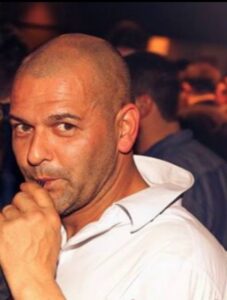 Uomo determinato, Club di Più