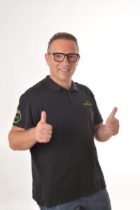 Uomo single, chirurgo, Club di Più