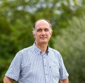 Uomo affidabile, bella presenza, Club di Più
