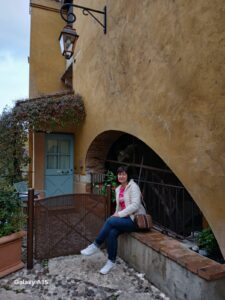 Donna equilibrata, semplice, Club di Più