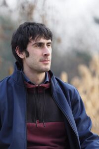 Ragazzo single, benestante, Club di Più